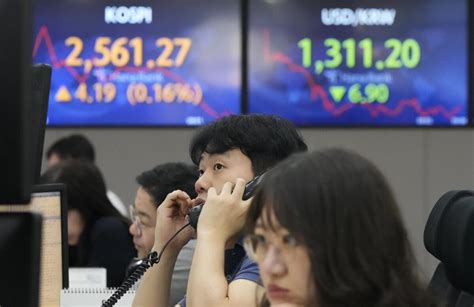 Asian stocks mixed after more US debt talks fail to break impasse
